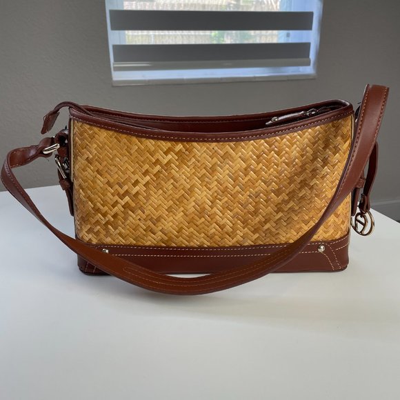 ETIENNE Ratten Hand Bag Faux Leather Trim Strap Center Zipper Pocket Two Pouches - Picture 2 of 15